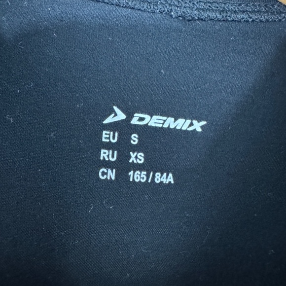 Demix Women’s Size Small Black Graphic Print Short Sleeve Athletic Tee Shirt - Picture 3 of 4